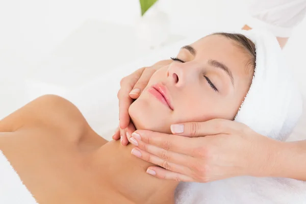 Attractive woman receiving facial massage at spa center — Stock Photo, Image