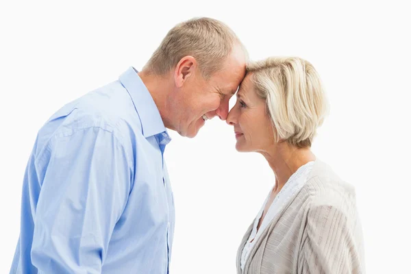 Gelukkige volwassen paar op elkaar zijn gericht — Stockfoto