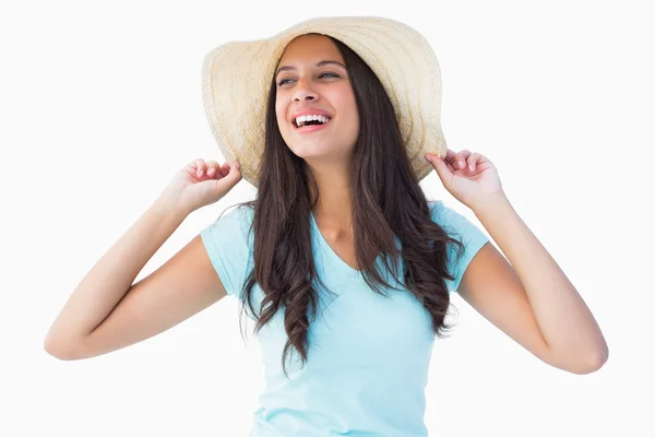 Jovem morena feliz usando chapéu de sol — Fotografia de Stock