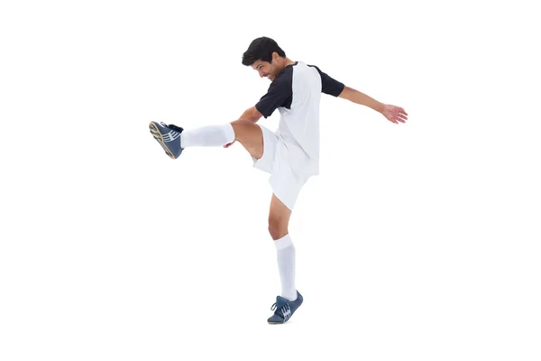 Joueur de football en coup de pied blanc — Photo