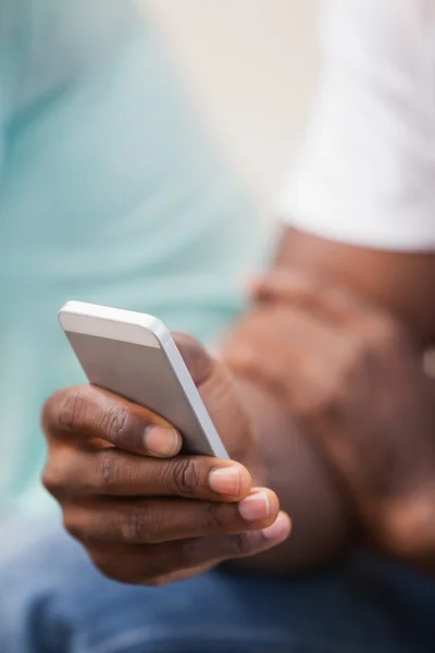 Man holding smartphone in hand — Stock Photo, Image