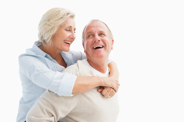 Glückliches älteres Paar lächelt einander an — Stockfoto