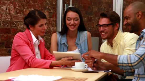 Equipe de negócios tendo uma reunião — Vídeo de Stock