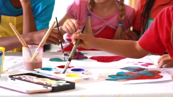 Preschool class painting in classroom — Stock Video