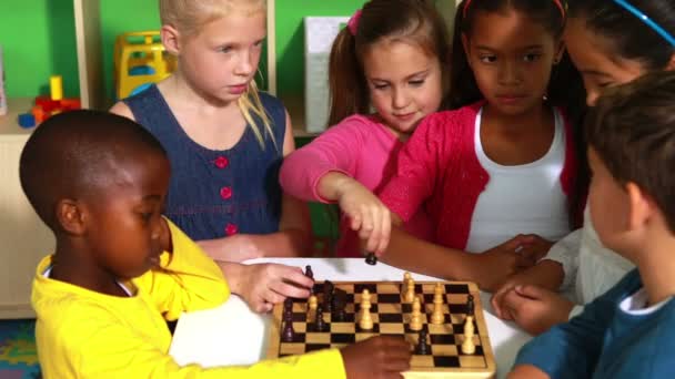 Cours préscolaire apprendre à jouer aux échecs — Video