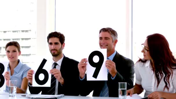 Obchodní lidé zobrazeno skóre — Stock video