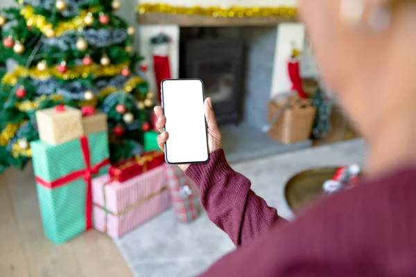 Biała Kobieta Używająca Smartfona Przestrzenią Kopiowania Czasie Świąt Boże Narodzenie — Zdjęcie stockowe