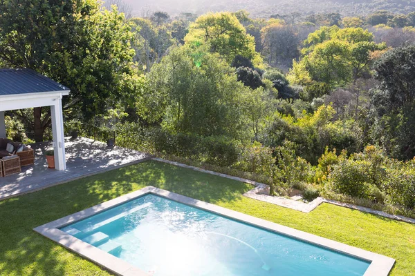 Vista Geral Propriedade Privada Com Jardim Piscina Estilo Vida Passar — Fotografia de Stock