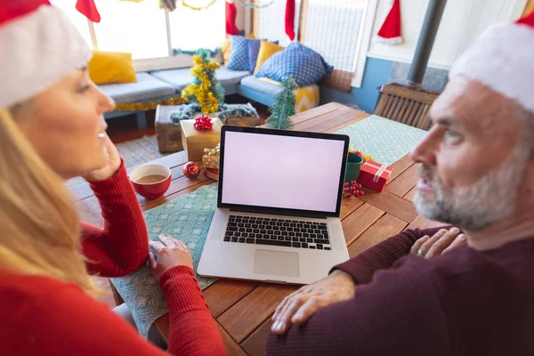 Glückliches Kaukasisches Reifes Paar Das Einen Videoanruf Macht Und Laptop — Stockfoto