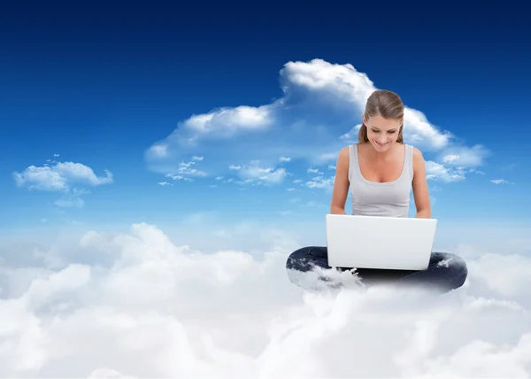 Cross-legged woman using laptop — Stock Photo, Image