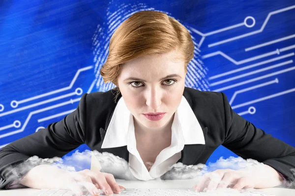 Businesswoman sitting at desk typing — Stock Photo, Image