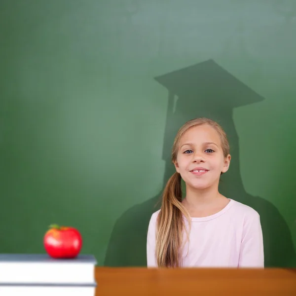 Elev med graduate skugga i klassrummet — Stockfoto