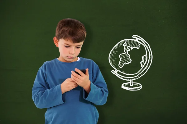 Chłopiec korzystanie smartphone — Zdjęcie stockowe