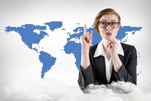 Mulher de negócios contra mapa azul do mundo — Fotografia de Stock