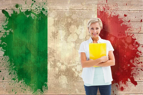 Estudante maduro contra bandeira de itália — Fotografia de Stock