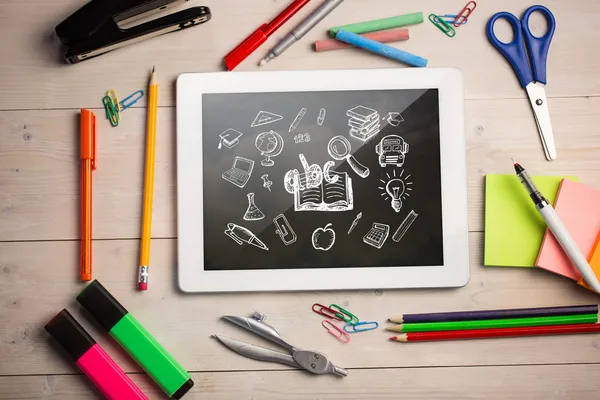 Tablet digitale sulla scrivania degli studenti — Foto Stock