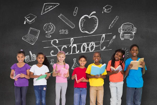 Alunos do ensino fundamental a ler livros — Fotografia de Stock