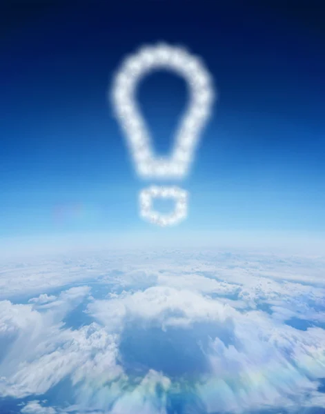 Nuvem em forma de ponto de exclamação — Fotografia de Stock