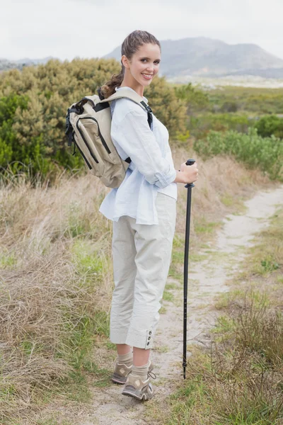 Smiling woman standing on countryside landscape — Stock Photo, Image