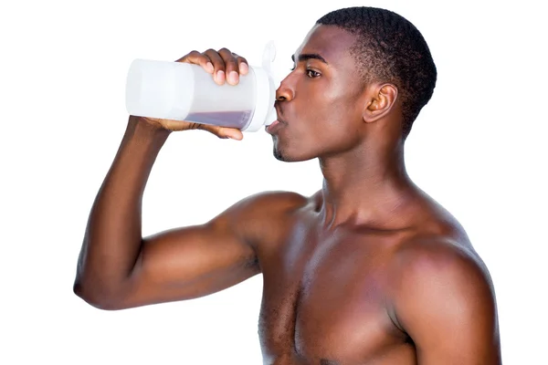 Sportig man dricka protein — Stockfoto