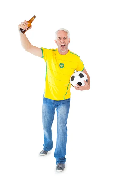 Juichende Braziliaanse voetbalfan in geel — Stockfoto