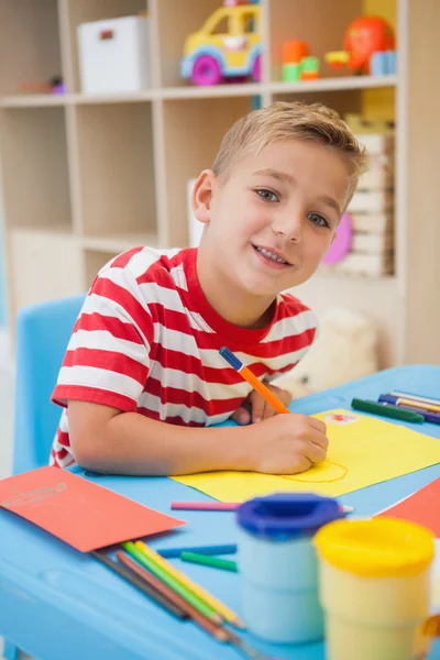 Little boy making art in classroom — Stock Photo, Image