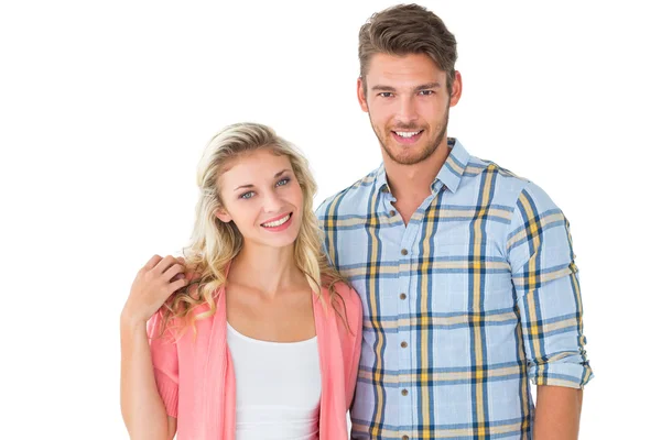 Casal jovem atraente sorrindo para a câmera — Fotografia de Stock