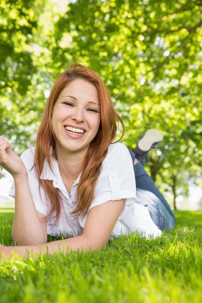 Pretty redhead relaxing in the park — Stock Photo, Image