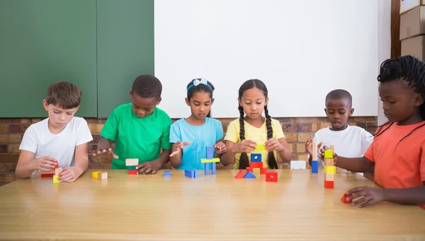 Pupils playing with building blocks — Stock Photo, Image