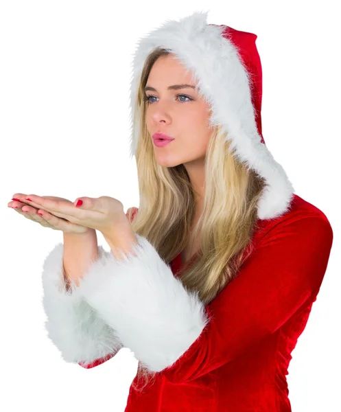 サンタの衣装を吹いてきれいな女の子 — ストック写真