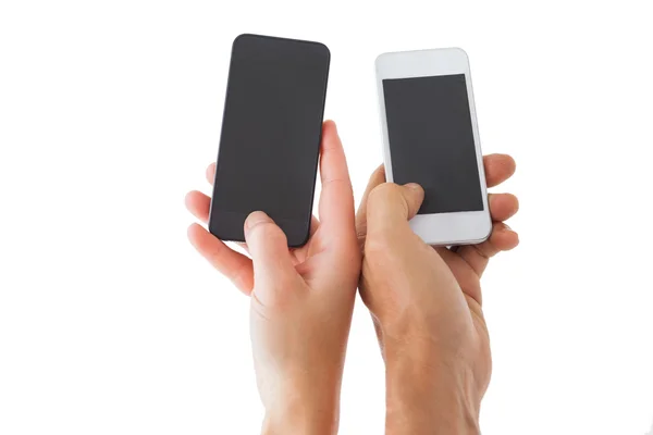 Parejas manos sosteniendo teléfonos inteligentes — Foto de Stock