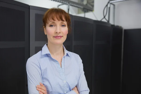 Joli technicien souriant à la caméra — Photo