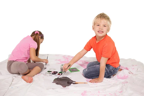 Little children painting on the floor — Stock Photo, Image