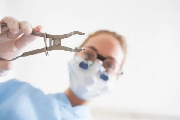 Dentist in surgical mask — Stock Photo, Image