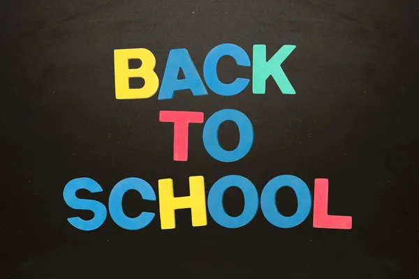 Colorido mensaje de regreso a la escuela — Foto de Stock