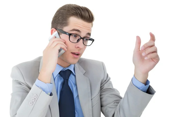 Homme d'affaires nerd sur un appel téléphonique — Photo