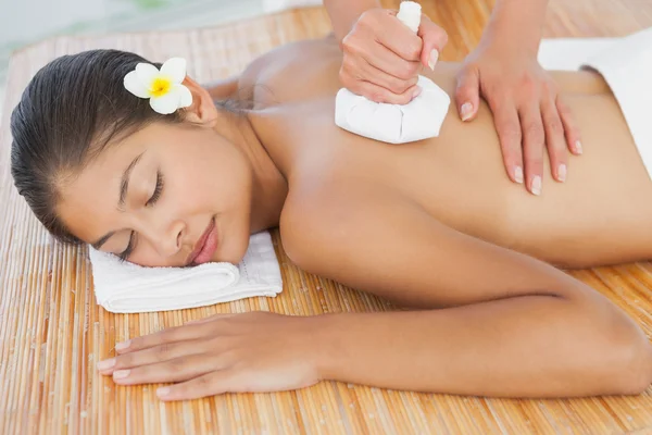 Brunette enjoying herbal compress massage — Stock Photo, Image