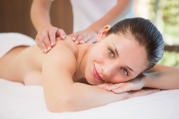 Attractive woman receiving back massage at spa center — Stock Photo, Image