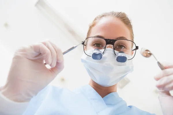 Dentist in surgical mask — Stock Photo, Image