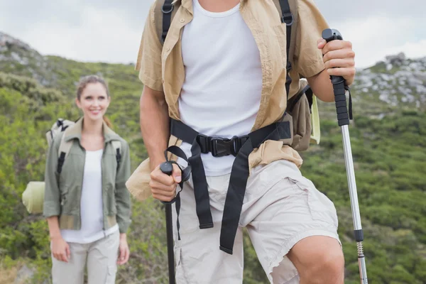 Hiking couple walking on mountain terrain — Stock Photo, Image
