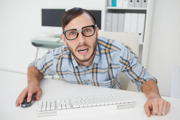 Nerdy stressed businessman working on computer — Stock Photo, Image