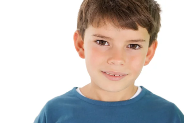 Χαριτωμένο μικρό αγόρι που χαμογελούσε φωτογραφική μηχανή — Φωτογραφία Αρχείου