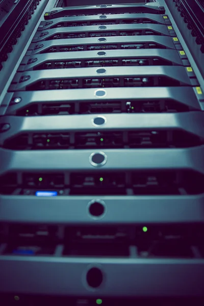 Zwarte rack gemonteerd server toren — Stockfoto