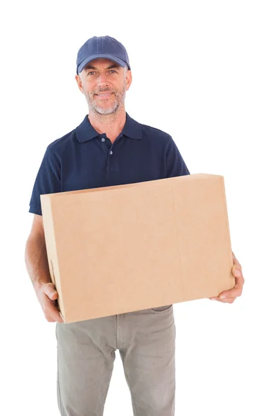 Homem de entrega feliz segurando caixa de papelão — Fotografia de Stock