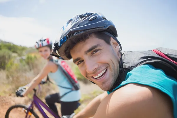 Athletic couple mountain biking — Stock Photo, Image