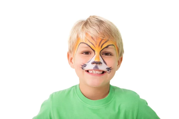 Menino feliz na pintura de cara de tigre — Fotografia de Stock