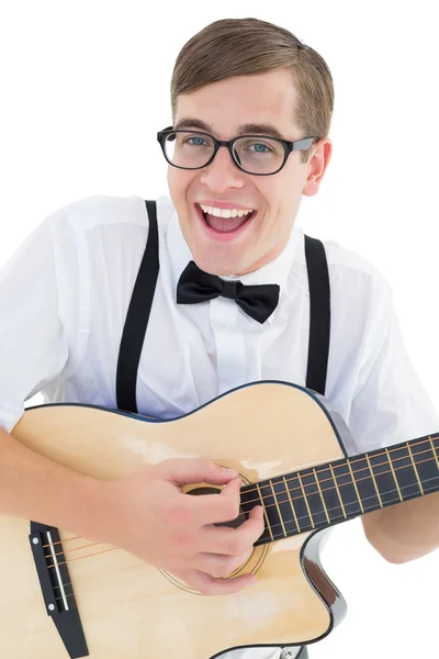 Nerdy hipster gitar çalmak — Stok fotoğraf