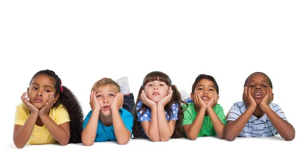 Lindos niños sonriendo a la cámara — Foto de Stock