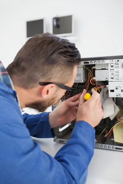 Computer engineer working — Stockfoto