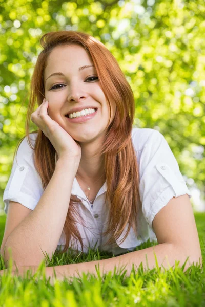 Pretty redhead relaxing in the park — Stock Photo, Image